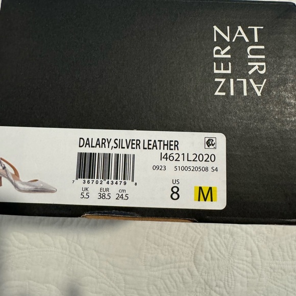 Naturalizer Silver size 8 Slingbacks in EUC - Picture 7 of 7